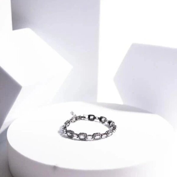 IRAMAT Vintage Crystal  Bracelet - Elegant Women's Jewelry in Black & Silver - Picture 2 of 4